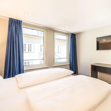 The By The Hey Otel 3*