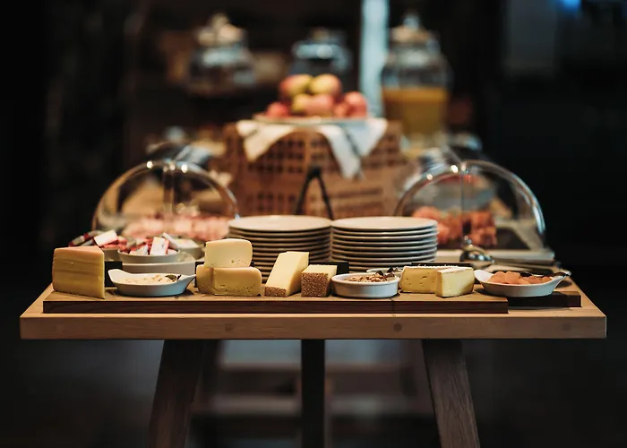 Hotel The By The Hey 3*