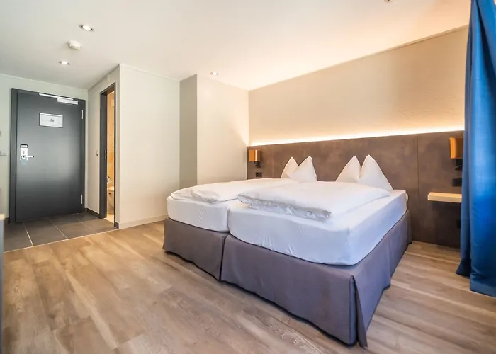 Hotel The By The Hey 3*