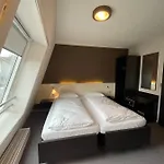 Hotel The By The Hey