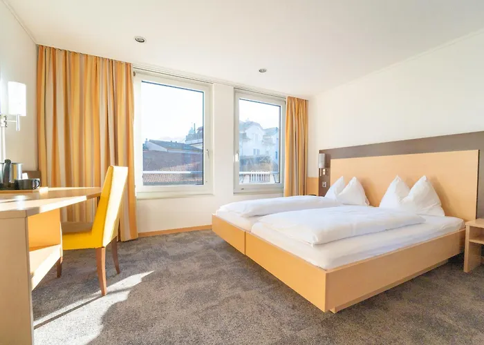 The By The Hey אינטרלאקן